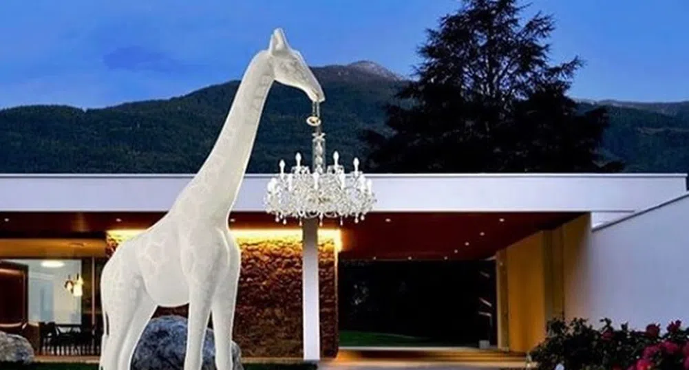 Лукс: Сложете в двора четириметров жираф за 40 000 долара