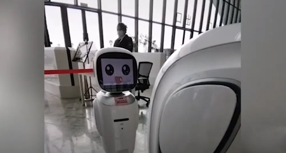 Роботи се скараха в китайска библиотека (видео)