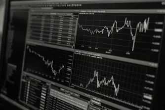 Акциите и суровините консолидират днес