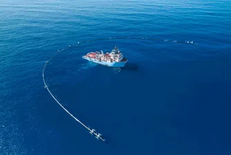 Тази 600-метрова тръба ще бори пластмасата в океаните