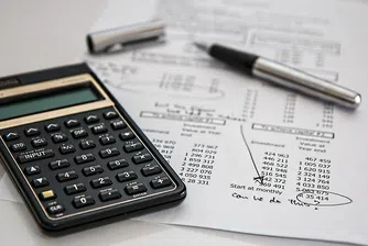 Излишък от близо 900 млн. евро по текущата и капиталовата сметка