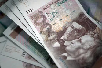 Непотребни банкноти и монети за милиарди кътат европейците