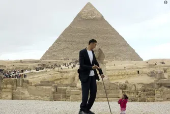 Най-високият мъж срещна най-ниската жена в света (снимки/видео)