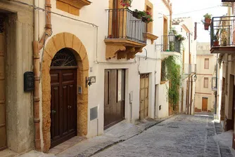 Искате ли да живеете в реставрирана къща в Италия без наем за година?