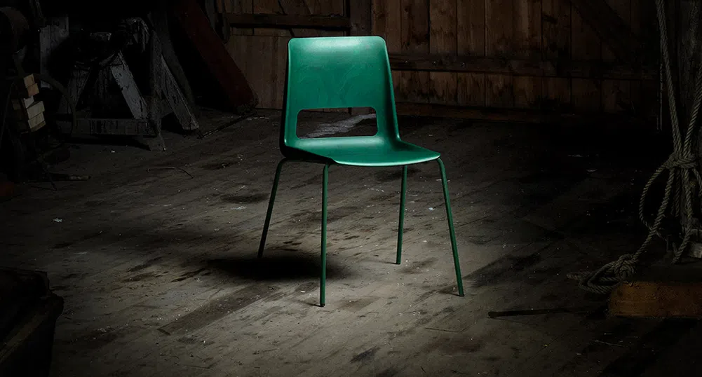 Можете ли да познаете от какъв материал е този стол?