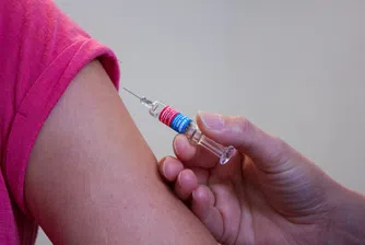 Половината тийнейджъри в Испания вече са ваксинирани срещу COVID-19