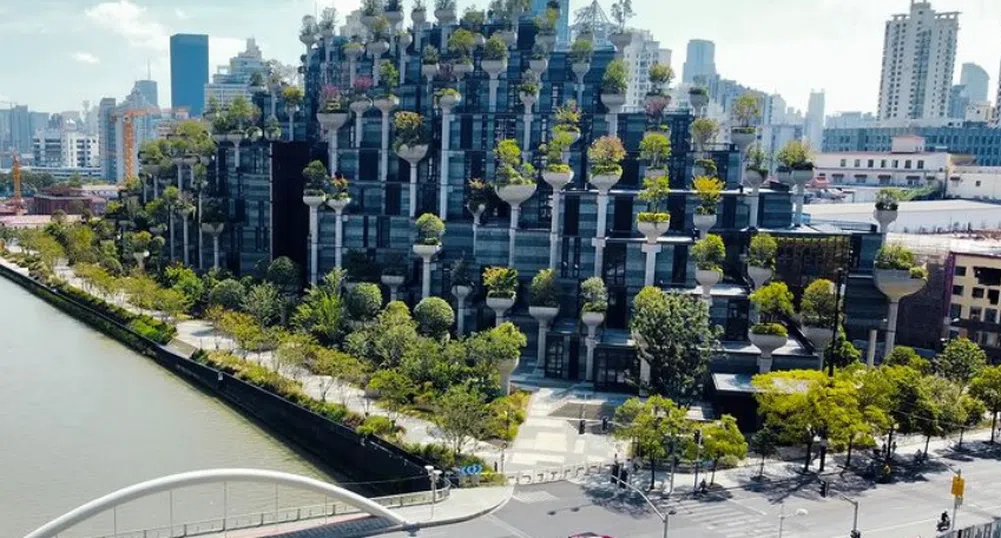 Удивителната сграда с 1000 дървета на фасадата си (снимки)