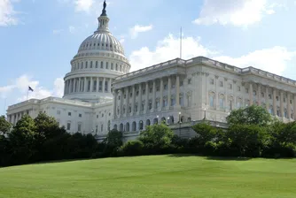 Сенатът на САЩ одобри стимули за 2 трилиона долара