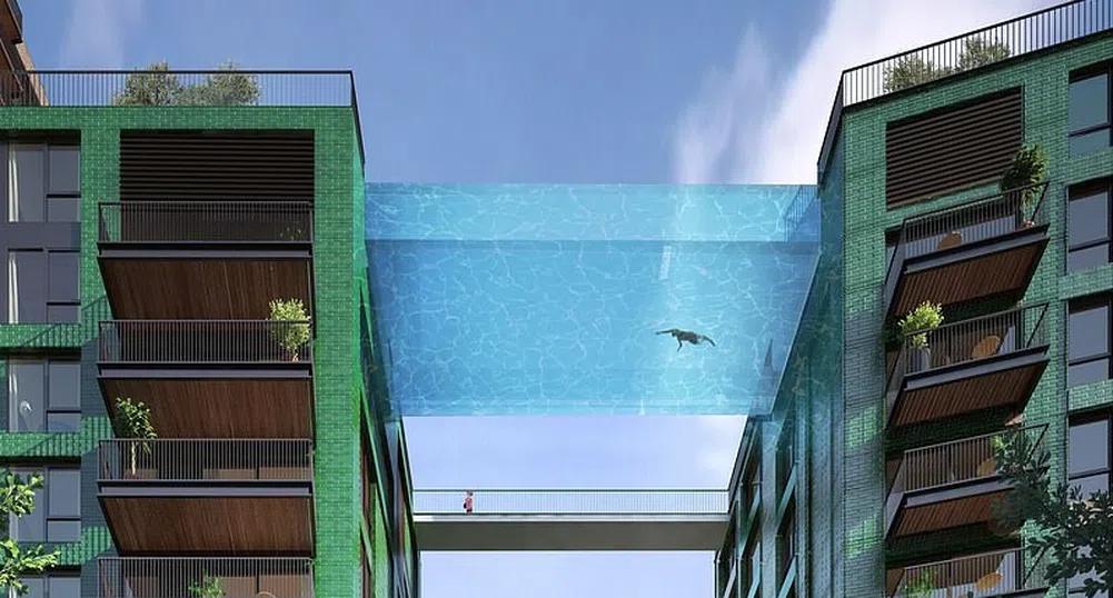 Прозрачен басейн "увисна" на 35 метра над земята между две сгради в Лондон