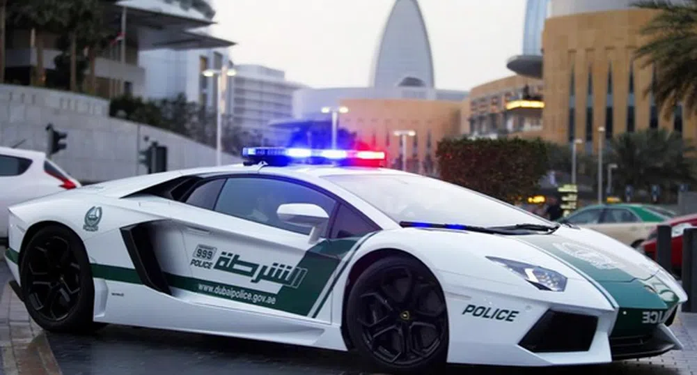 Най-бързата полицейска кола в света достига скорост от 407 км/ч