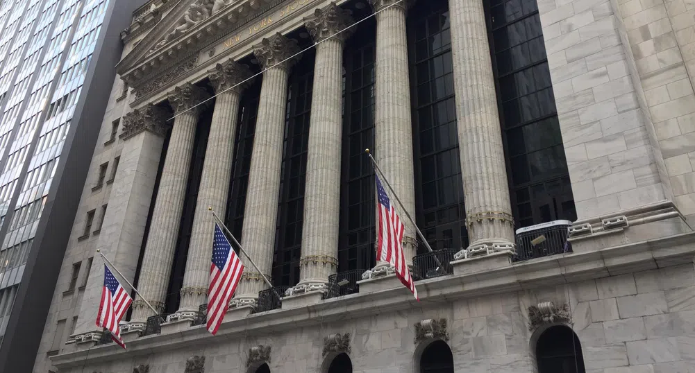 Dow Jones записа най-лошия си ден от 2020 г., Nasdaq падна с 5%