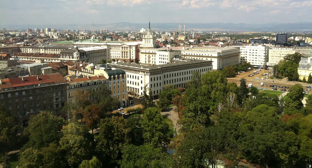 Отстраняват завирявания в София, част от Банкя е без ток