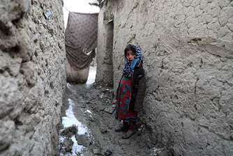 Да продължиш да образоваш момичета: Малките битки срещу режима в Афганистан