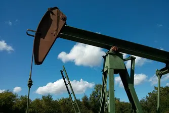 Какво ще стане, ако петролът поскъпне до 100 долара за барел?