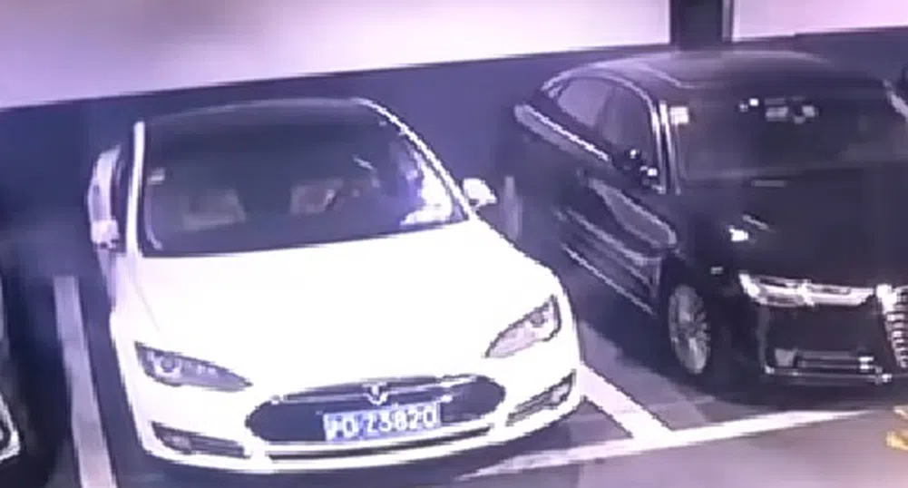 Tesla разследва инцидента с взривилия се автомобил на компанията
