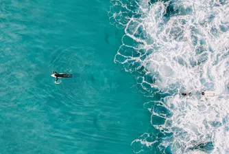 Шокиращи GoPro кадри: акула събаря седемгодишно дете от сърфа