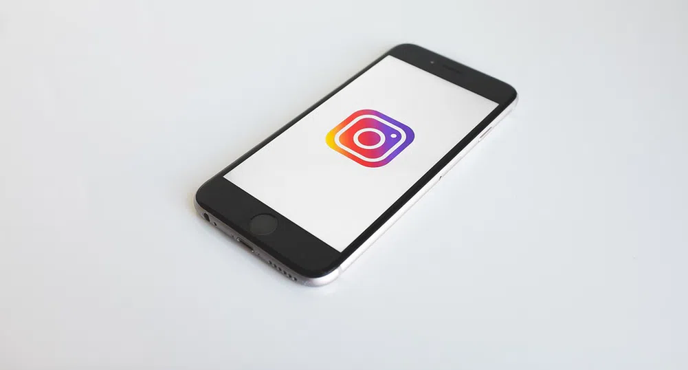 Нова тенденция залива Instagram с голи дупета