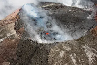 Хиляди се евакуират от Хаваите заради вулкан