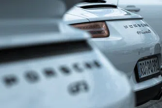 Вижте как горят луксозни коли в автокъща на Porsche (видео)