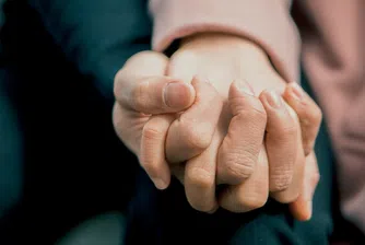 Любовта не познава граници при тази възрастна двойка