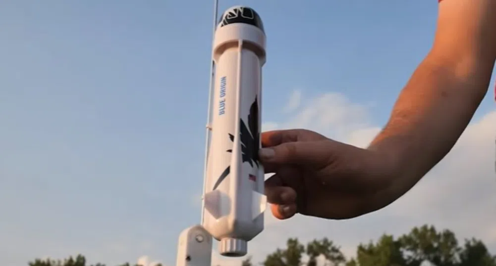 Продават умален модел на ракетата на Джеф Безос с фалическа форма