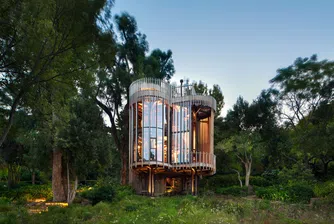 Идилична къща сред гората