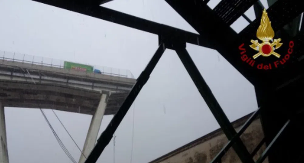 Десетки жертви след срутване на мост на магистрала в Италия