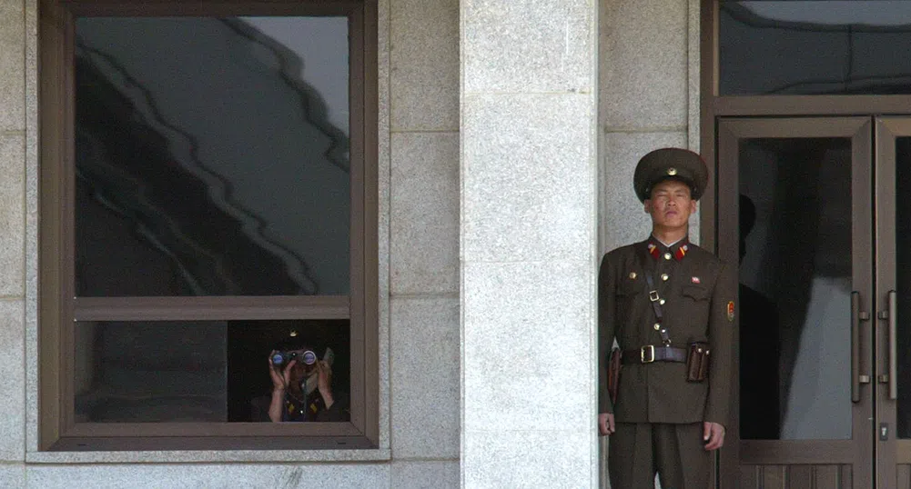 Северна Корея придвижва тежки оръжия към южната си граница