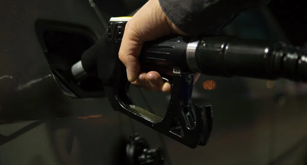 Петролът отново скочи. Ще тръгнат ли нагоре цените по бензиностанциите?