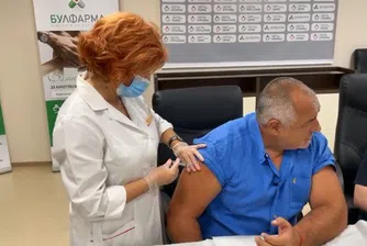 Бойко Борисов се ваксинира срещу COVID-19