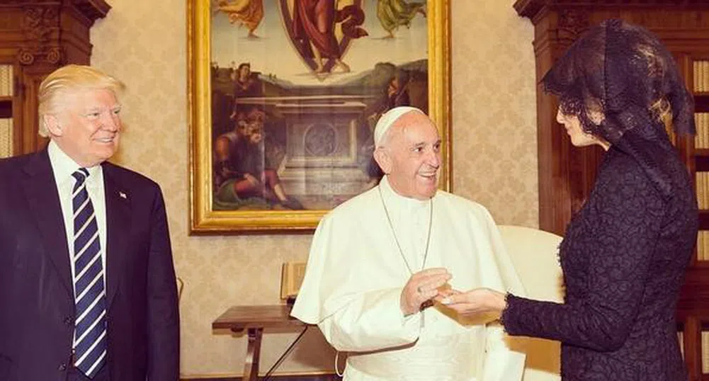 Защо Мелания Тръмп носи було във Ватикана?