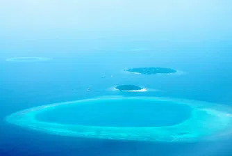 Водни вили с 19-метрова пързалка и плъзгащ се покрив откриха на Малдивите
