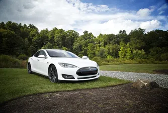 Tesla излиза на печалба за пето поредно тримесечие