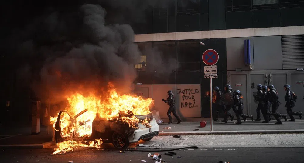 Безредици и насилие: Ще овладее ли Макрон новата вълна на гняв във Франция