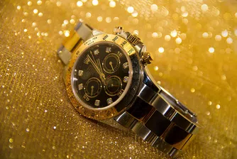 Инвеститорите продават луксозни часовници, за да купуват злато