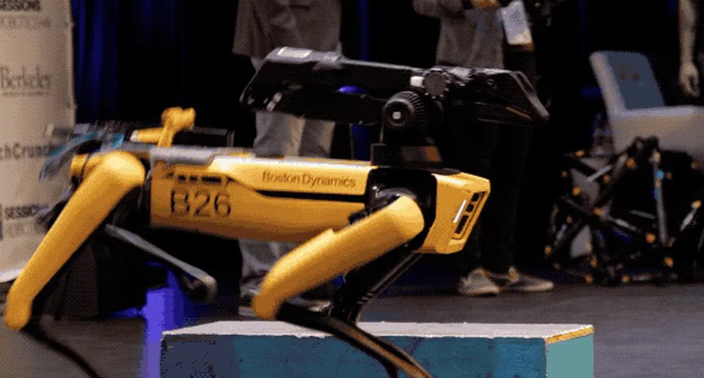 Boston Dynamics показа първия си комерсиален робот