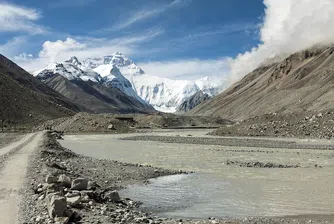 Най-високият връх в света порасна с още близо метър