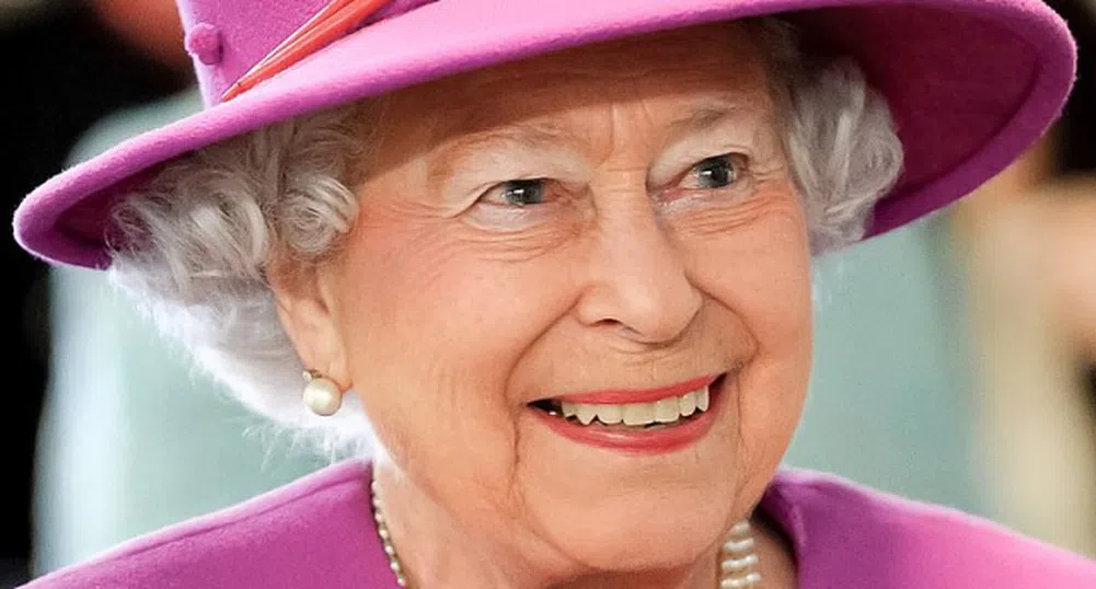 Кралица Елизабет II с историческо обръщение към британците