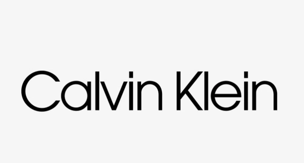 Разпродадоха напълно прозрачен пуловер на Calvin Klein за $1000