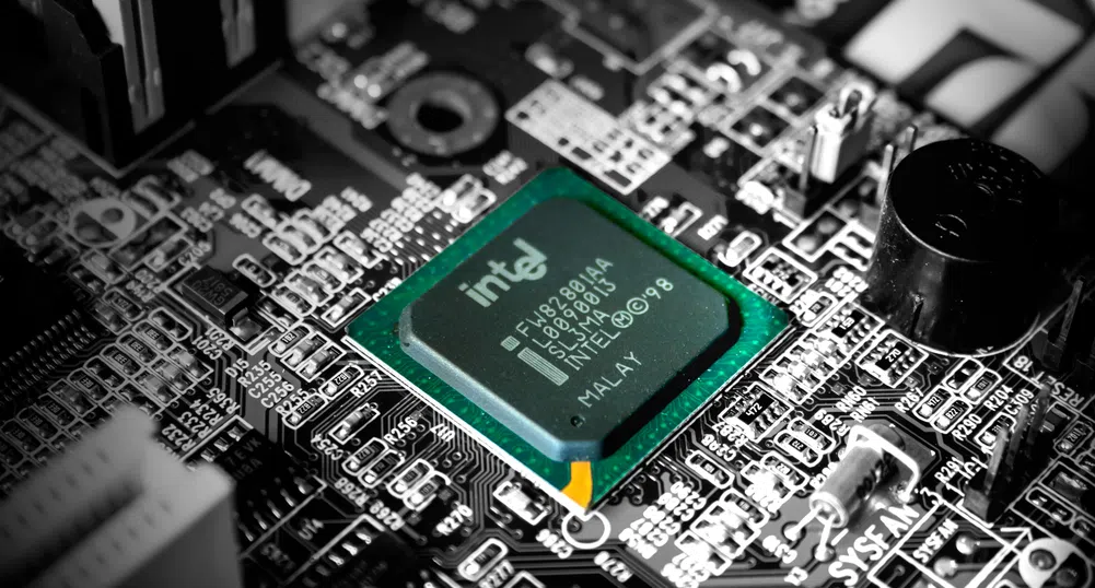Пекин забранява чиповете на Intel и AMD в правителствените системи