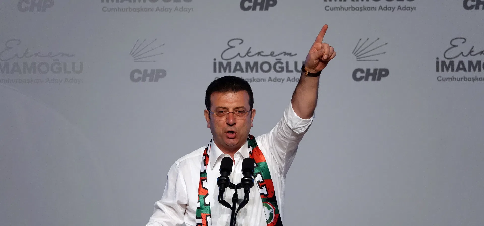 Кметът на Истанбул Екрем Имамоглу беше задържан в ранните часове