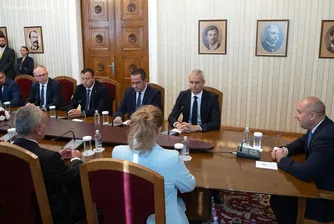 Радев проведе консултации за правителство с "Възраждане" и "БСП за България"