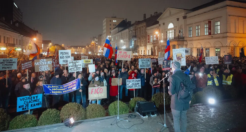 Уикенд на недоволство: Многохилядни протести заляха Германия и Словакия