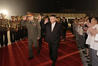 Как Пхенян се превърна в глобална заплаха, докато светът гледаше другаде