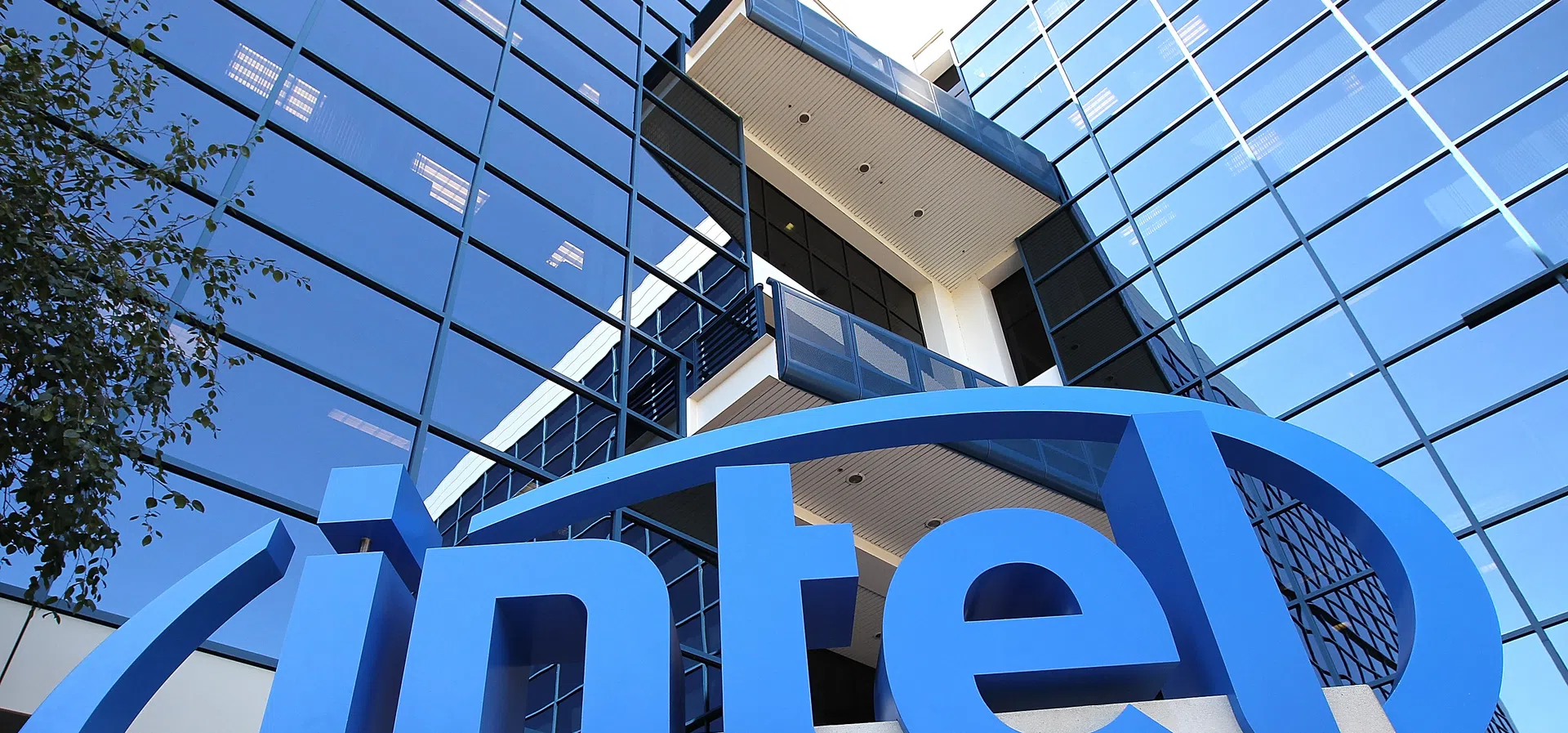 От върха до подножието: Как Intel загуби лидерството на пазара на чипове