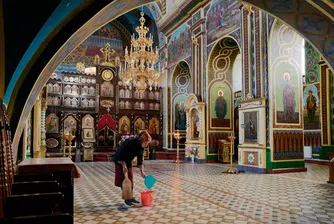 Отците на молдовската православна църква са ухажвани с пътувания и пари срещу една дребна услуга – да създадат канали в социалните мрежи за своите миряни