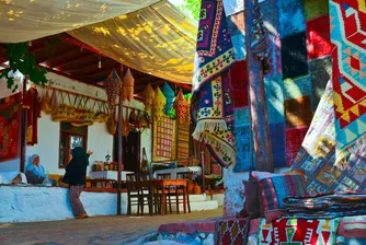 Перфектното „Instagram село“ и поетът, който го спаси от бетона – без да е архитект