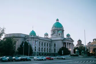 Новината дойде само ден, след като президентът Александър Вучич заяви, че се подготвя „спешна и мащабна реконструкция на правителството“