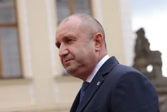 Не е добра идея да се въвлича БНБ в политическия процес, заяви управителят ѝ Димитър Радев