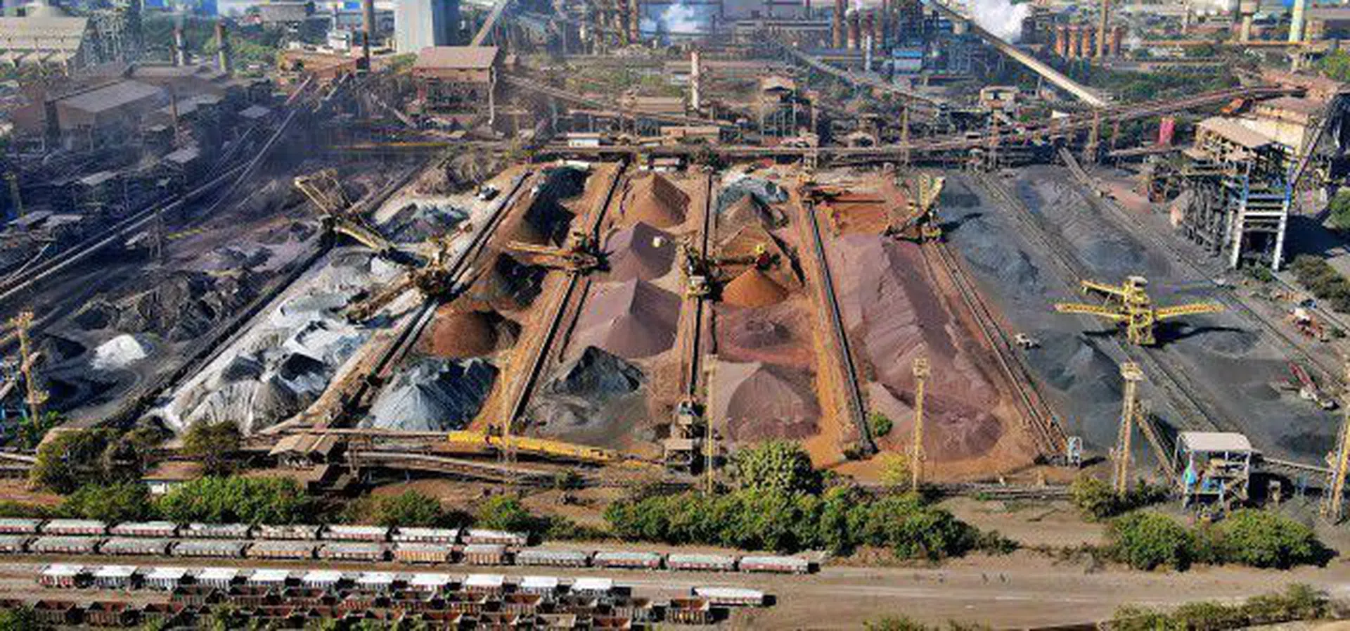 Тъй като Китай затяга хватката си върху световното предлагане на